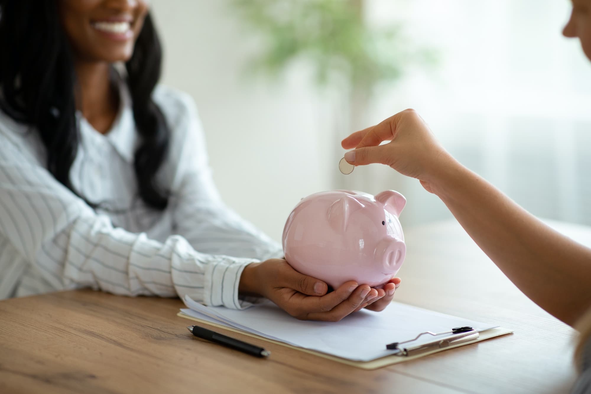 Planejamento financeiro em escritório moderno